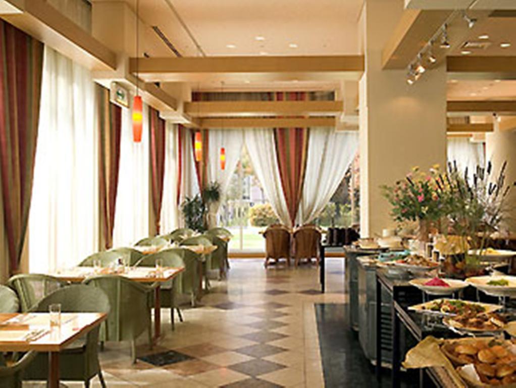 Hotel Hewitt Koshien Нисиномия Ресторан фото